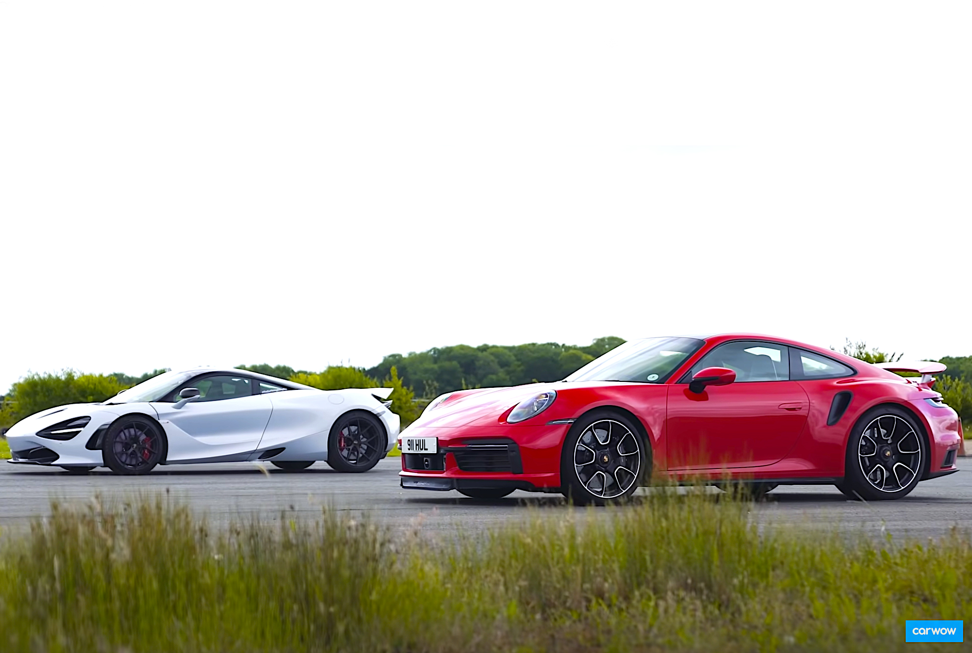 Porsche 911 Turbo S Ruthlessly Drags McLaren 720S