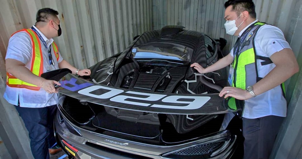 McLaren 620R Tries Sneaking Past Customs as Porsche Cayman, Fails