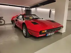 Ferrari 308 GTS Vergaser roter Teppich Magnum