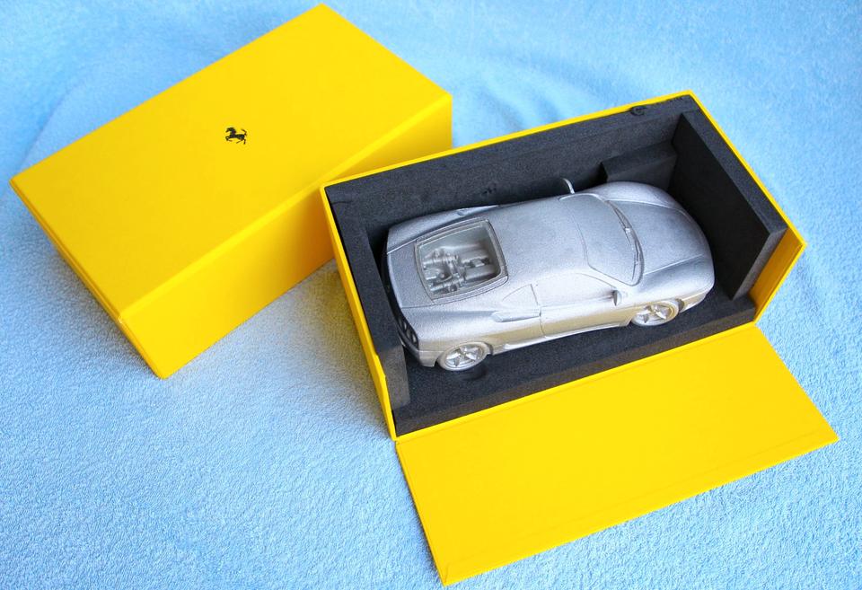 Original Ferrari 360 Modena Modell „Autentica“ im Maßstab 1:18