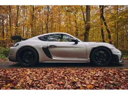 Porsche Cayman GT4 RS Weissach