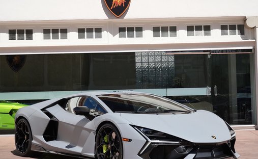 2025 Lamborghini Revuelto Base